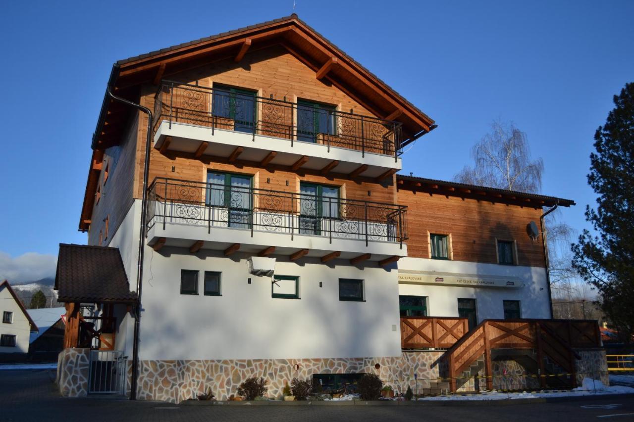 Tri Kopy*** - Penzion, Restauracia A Pizza Smrečany Eksteriør billede