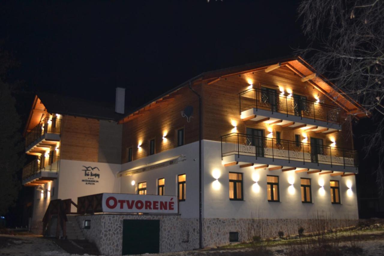 Tri Kopy*** - Penzion, Restauracia A Pizza Smrečany Eksteriør billede